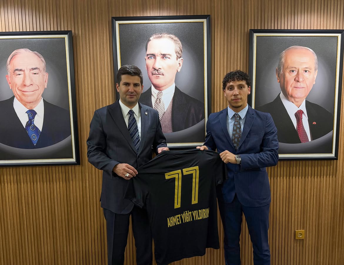 Futbolcumuz M. Emir Danış Ülkü Ocakları Eğitim ve Kültür Vakfına Ziyaret.